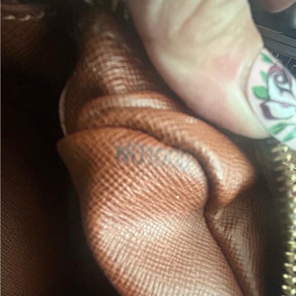 Sale ~ Louis Vuitton Nil Crossbody MM - 100% Authentic - Picture 12 of 12